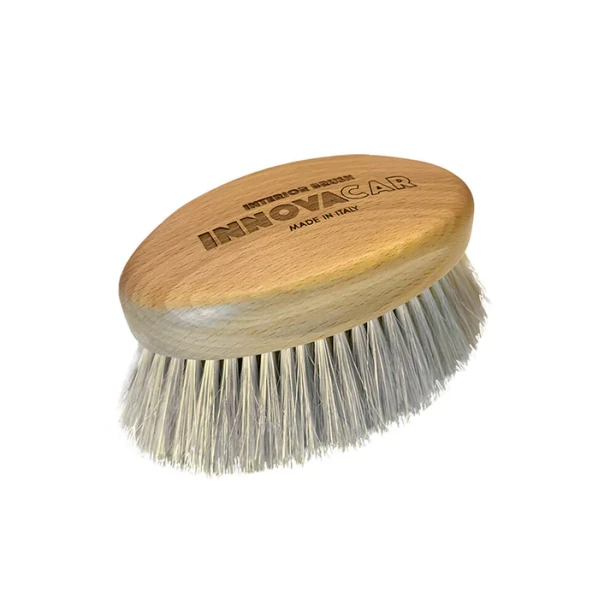 spazzola-per-pulizia-interni-e-moquette-auto-interior-brush-innovacar-720x720_big.jpg